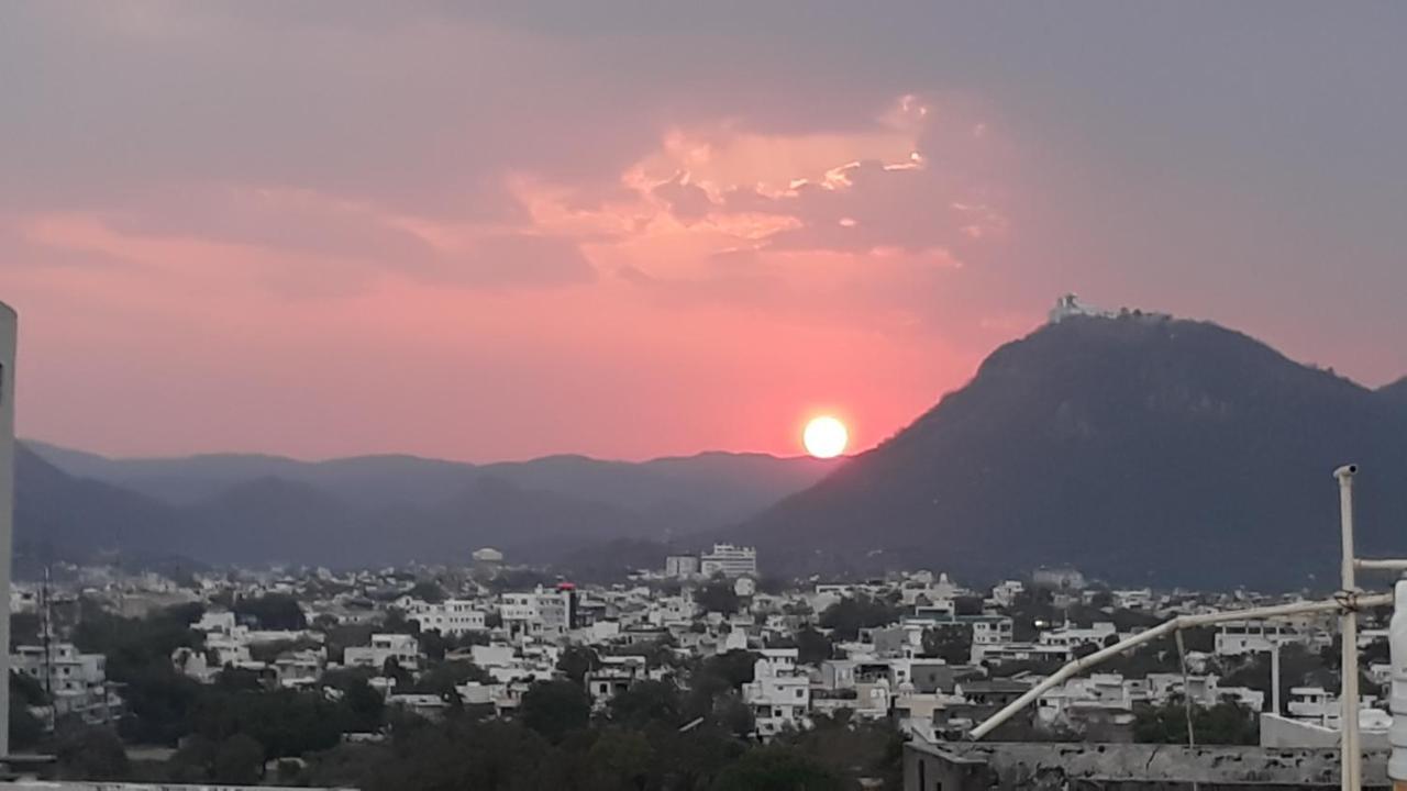 Yellow Heights Udaipur Esterno foto